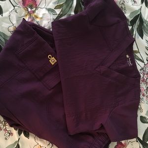 💉WonderWink Four-stretch scrub set!!